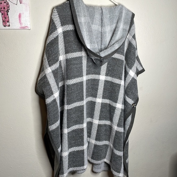 Lysse Tribeca Sweater Poncho wrap hoodie in Frost Plaid generous one size topper - Picture 3 of 8